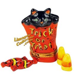 Black Cat in Trick Or Treat Bag Limoges Box (Beauchamp)