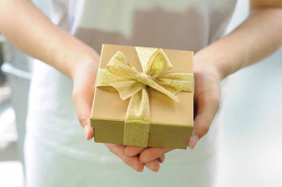 Gift-giving | LimogesCollector.com