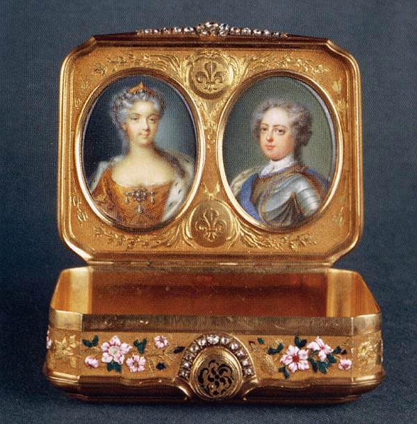 Hand-Painted Gold Snuffbox - Musee de Louvre